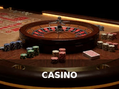 Ảnh danh mục Casino MM88 với bàn roulette, bài baccarat và dealer cầm thẻ
